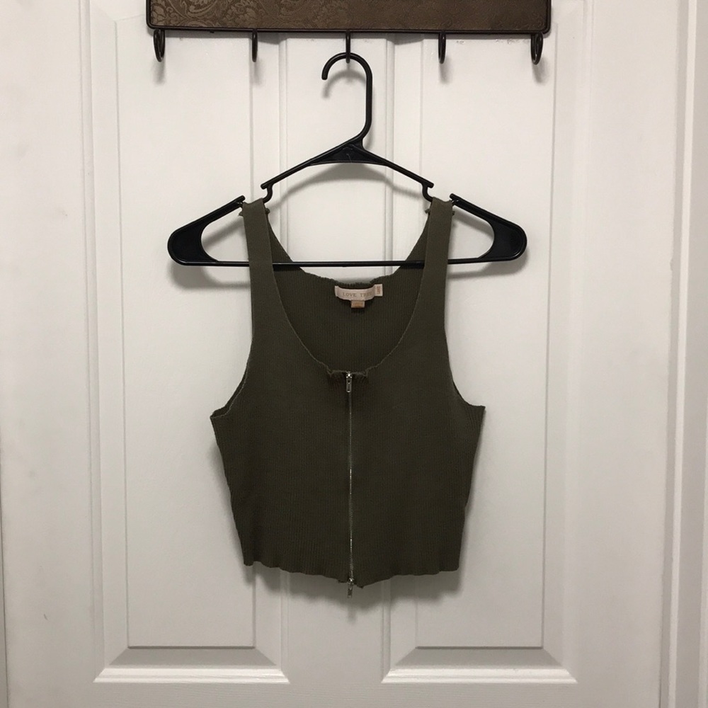 Olive green zip crop top 💚